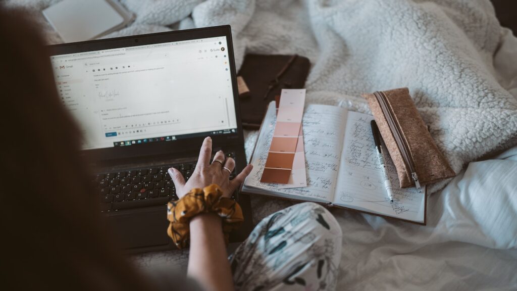 Email Marketing Platforms: How to Acquire Clients with Freebies and Valuable Content